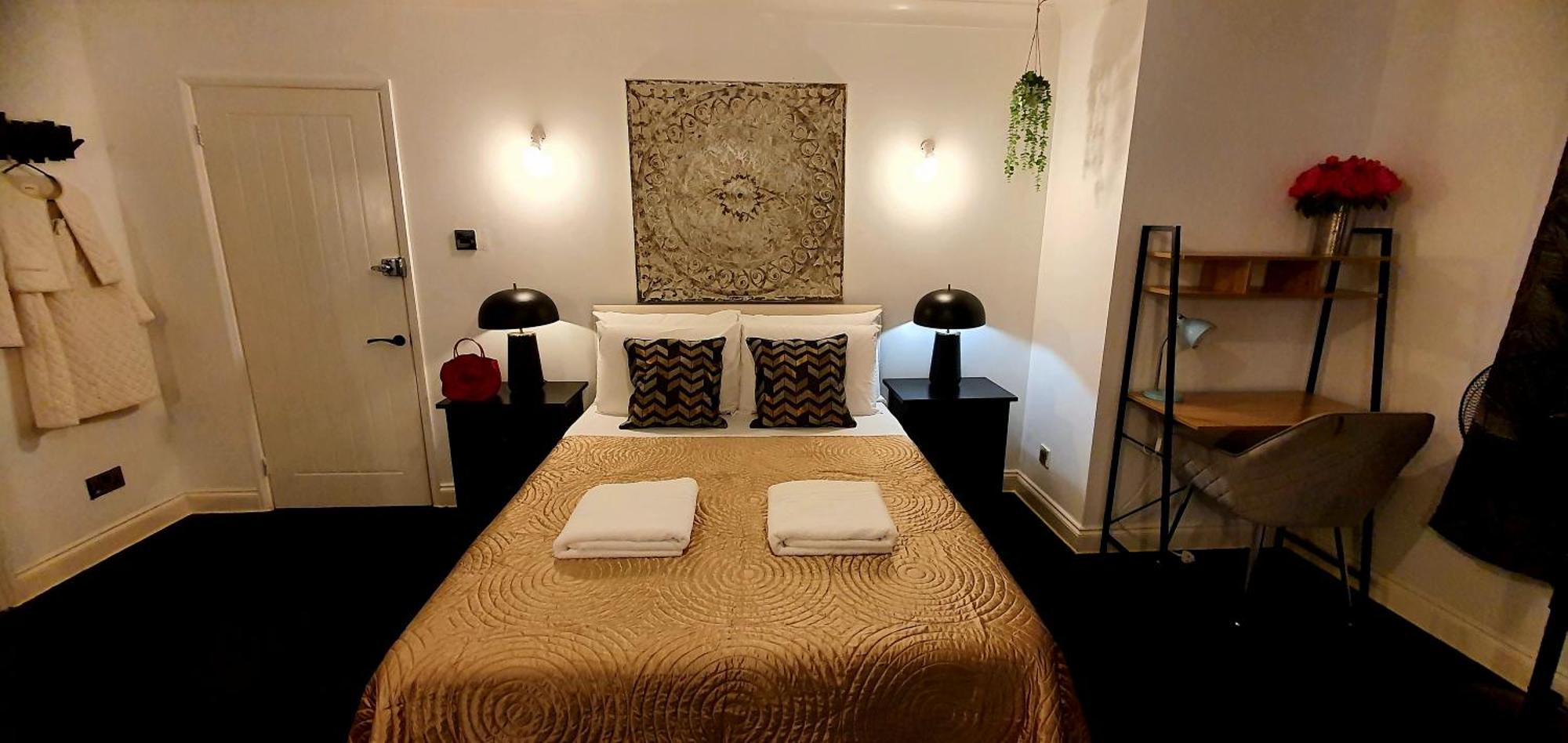 Rose - Free Parking Ensuite Near Uni Homestay